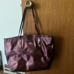 Purple leather coach bag, in excellent condition, no rips, tears or stains.